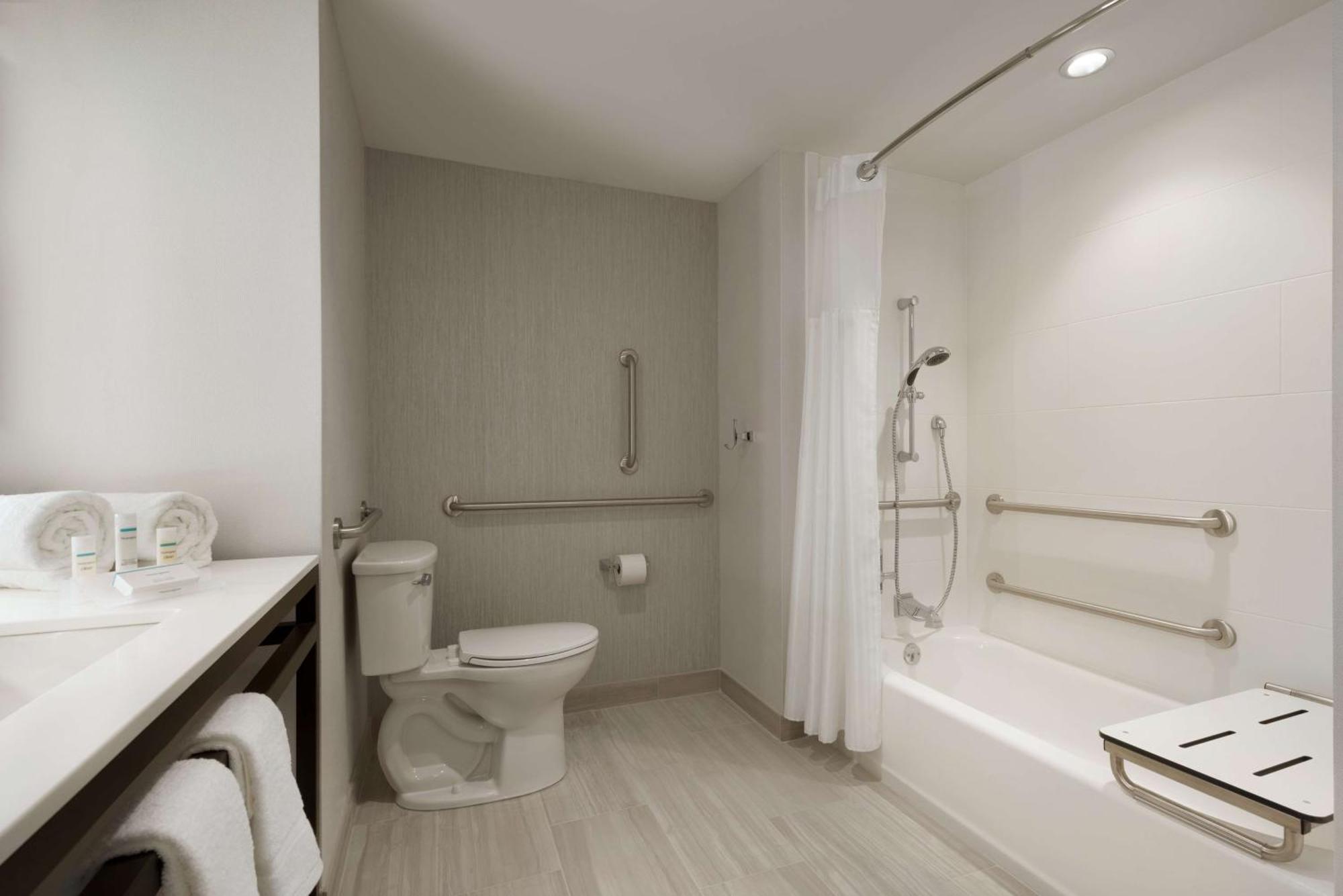 Hilton Garden Inn Newtown Square Radnor Екстериор снимка