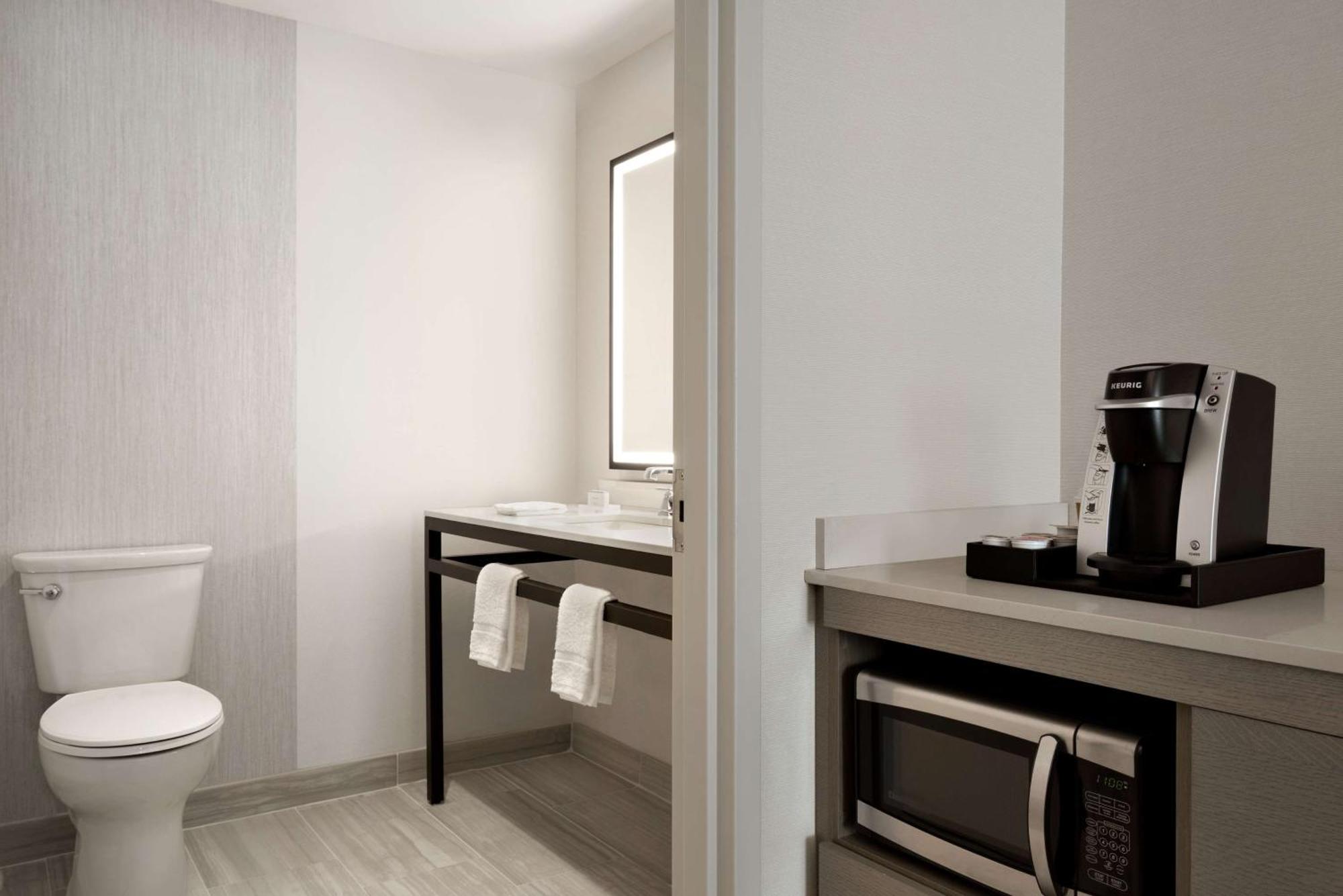 Hilton Garden Inn Newtown Square Radnor Екстериор снимка