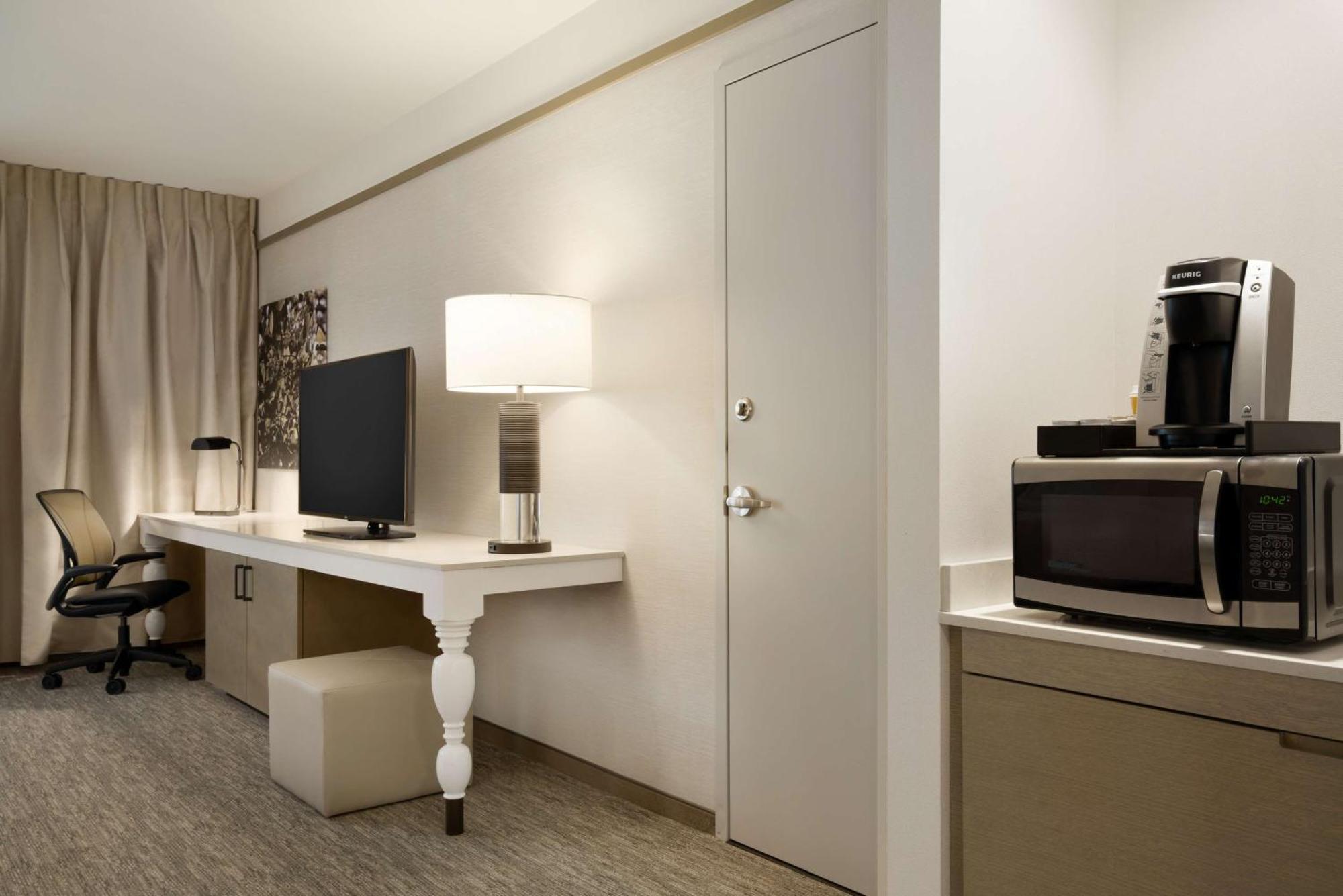 Hilton Garden Inn Newtown Square Radnor Екстериор снимка